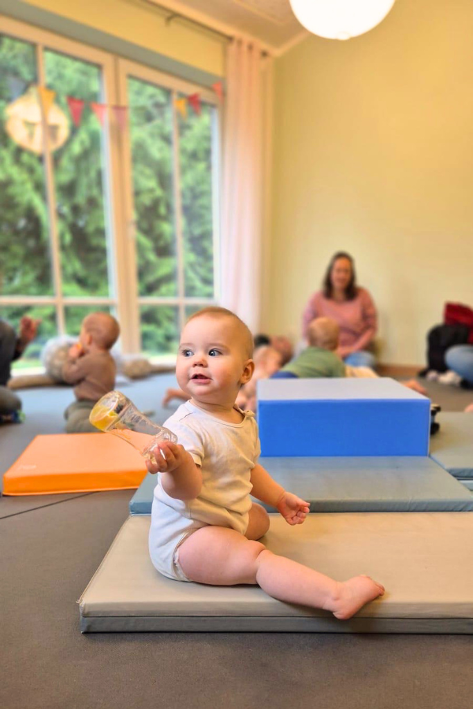 DELFI®-Kurs in Ottersberg bei Lüttje Plüschmors für Babys ab 12 Wochen: liebevolle Entwicklungsbegleitung, Austausch, Bewegung, Bindung und Sicherheit im ersten Lebensjahr.